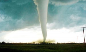 Tornado foi provocado pelo encontro do ar quente e úmido vindo da Amazônia, com o ar polar seco vindo do sul do continente. Foto: Wikimedia Commons