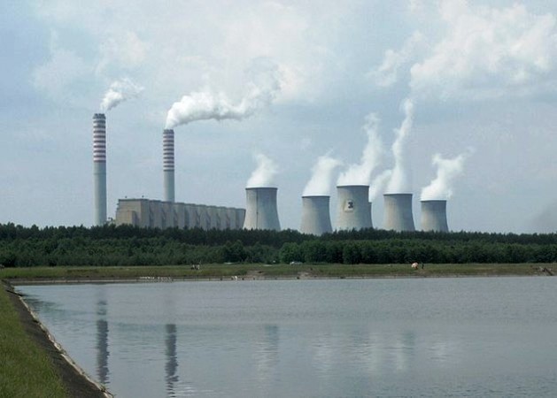 Central termoelétrica a carvão de Belchatow, na Polônia, a maior da Europa. Foto: Pibwl de Pl:Wikipedia CC BY-SA 3.0