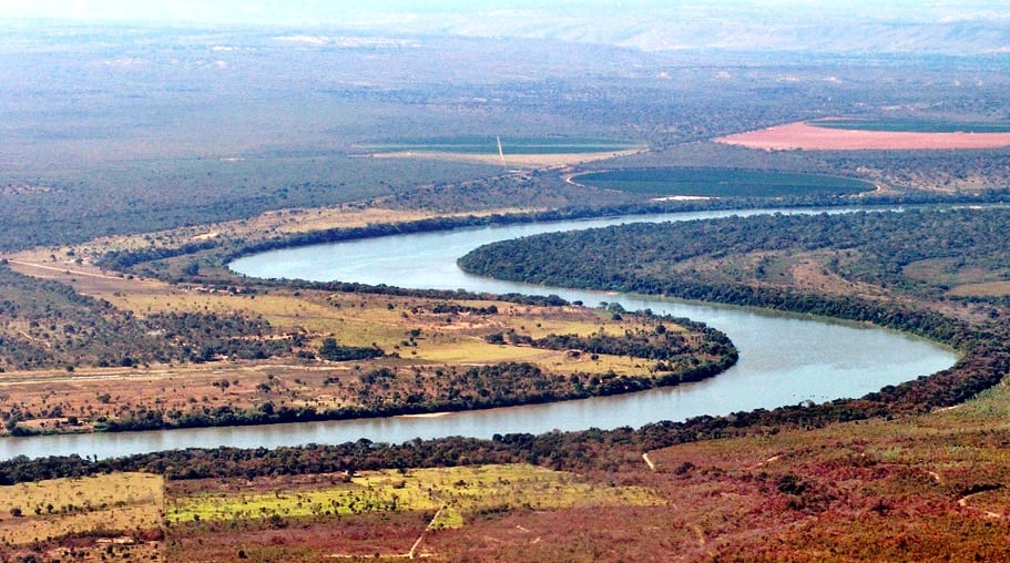 Trecho do rio São Francisco entre os municípios de Ponto Chique e Pirapora. Foto: https://pt.wikipedia.org