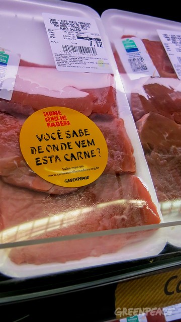  Atualmente nenhuma rede de supermercados do Brasil consegue garantir a origem de 100% da carne que vende. Foto: © Zé Gabriel / Greenpeace