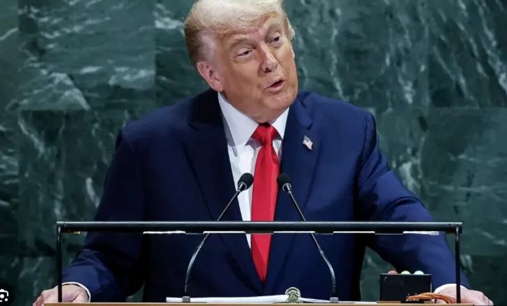 Trump ataca o multilateralismo, as energias limpas e exalta o cabono.