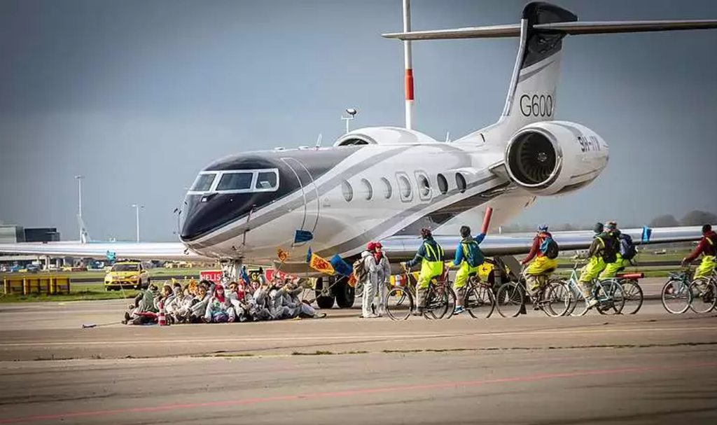 Uma pessoa super-rica polui 400 vezes mais com carbono do que uma pessoa pobre.
