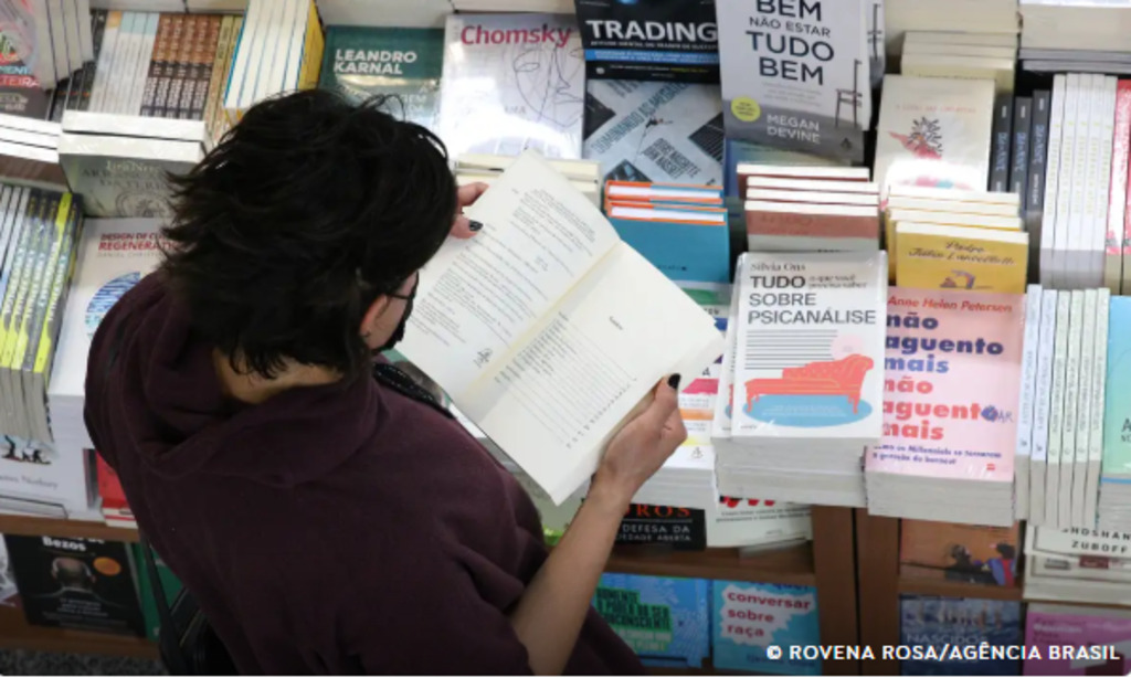 Setor editorial e de livros registra expansão de 13% entre 2023 e 2025