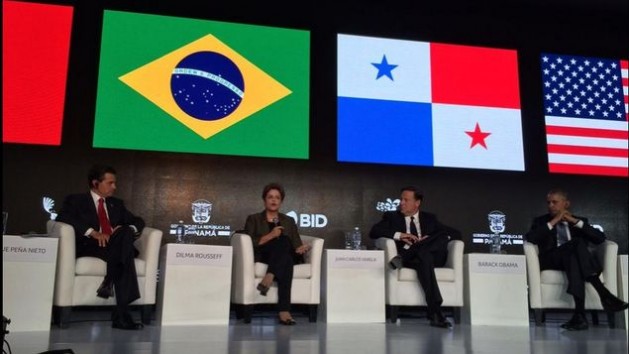 A presidente Dilma Rousseff, junto com seus colegas do México (esquerda), Panamá e Estados Unidos, durante um painel na II Cúpula Empresarial das Américas, no dia 10, na Cidade do Panamá. Foto: Cortesia do BID